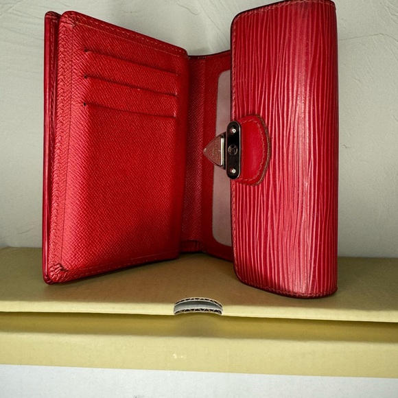 LOUIS VUITTON
Epi Koala Wallet Rouge - Picture 3 of 3